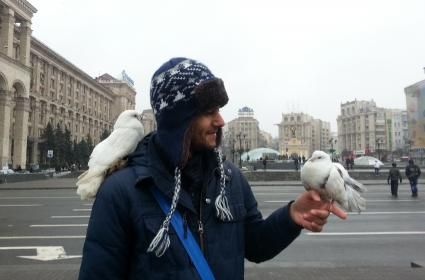 Nezalejnosti Meydanı, kar, ben ve güvercinler 