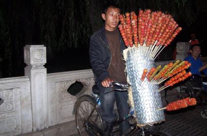 Üzümlerim dizi dizi, bir gören hep özler bizi 