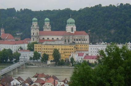 MUHTEŞEM BİR YAPIT 