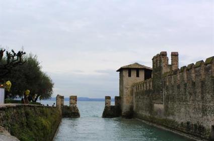 Kuzey İtalya, Garda Gölü Kıyısında Sirmione Kasabası 