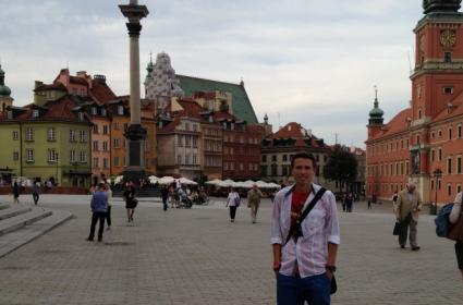 Tarihi binaları, eski ara sokakları ve Old Town&#039;uyla bir gezginin gitmesi gereken yerler arasında bence. Yaklaşık 2 ay önce oradaydım. 