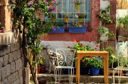 Cunda&#039;nın renkli sokakları 