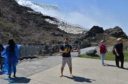 Niagara Şelaleleri&#039;ndeyim... 