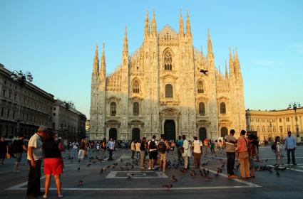 MİLANO DUOMO&#039;DA BİR AKŞAM VAKTİ 