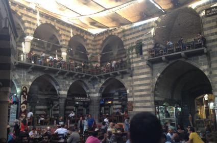 Diyarbakır&#039;da kahvaltının kralı bu handa yapılıyor. 