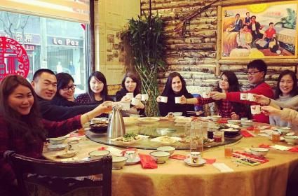 Çin&#039;de yemek geleneği olan yuvarlak dönen masa : ) greyfut çayımız da oldukça lezzetliydi, denenmeli. 