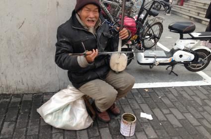 Aynı dili konuşabilsek keşke, neler gördü o gülen gözler? 