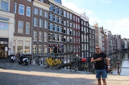 Amsterdam sen mi büyüksün ben mi ? 