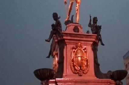 Yağmur Altında Poseidon Heykeli 