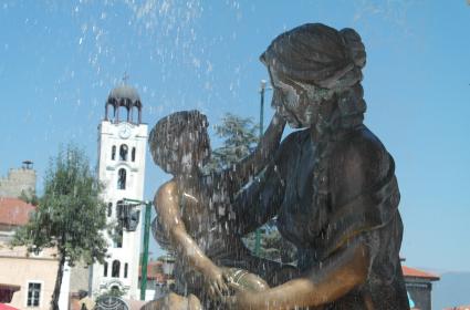 Bol heykel, bol Türk, bol alkol, bol yemek Üsküp&#039;ü anlatmaya yetti. Ne eksik ne fazla. 