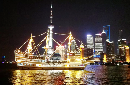 Şangay&#039;da dongfangmingzhu televizyon binası da bulunmaktadır; gecesi ayrı görkemlidir. 