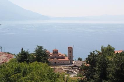 Ohrid, Makedonya&#039;nın güneyinde bulunan, pek çok cami, kilise ve hisara ev sahipliği yapan, yaklaşık 60.000 nüfuslu şirin bir şehir. 