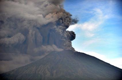 Bali&#039;deki yanardağ için alarm en üst seviyeye çıkarıldı 