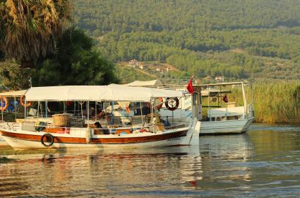 Bakir Akyaka'daki Azmak Çayı'nda Huzur Dolu Bir Gün  Bakir Akyaka'daki Azmak Çayı'nda Huzur Dolu Bir Gün