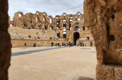 Zamanın Ötesinde: El Jem Amfitiyatrosu ve Müzesi  Zamanın Ötesinde: El Jem Amfitiyatrosu ve Müzesi