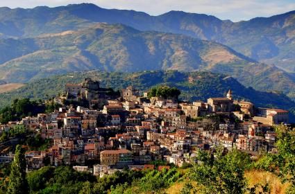 Akdeniz'in En Büyük Adası Sicilya  Akdeniz'in En Büyük Adası Sicilya