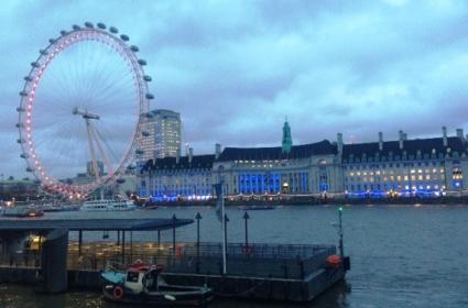 Londra'da Bir Çocuk ve İki Yetişkinin Üç Günü  Londra'da Bir Çocuk ve İki Yetişkinin Üç Günü