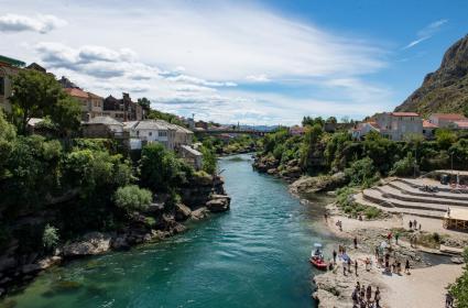 Kültürleri Birleştiren Köprü: Mostar Köprüsü  Kültürleri Birleştiren Köprü: Mostar Köprüsü