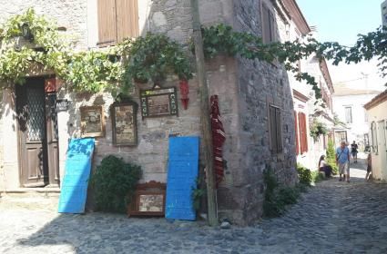 Mavi Panjurlar ve Çivit Kapılar Diyarı: Cunda 