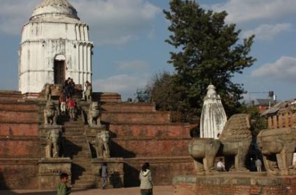 Dar Sokakları ve Geniş Meydanlarıyla Bhaktapur Dar Sokakları ve Geniş Meydanlarıyla Bhaktapur