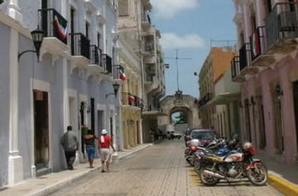 Surların Ardına Saklanmış Kent: Campeche Surların Ardına Saklanmış Kent: Campeche