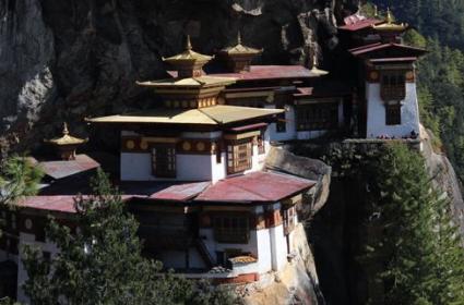 Paro ve Büyüleyici Taktsang Manastırı Paro ve Büyüleyici Taktsang Manastırı