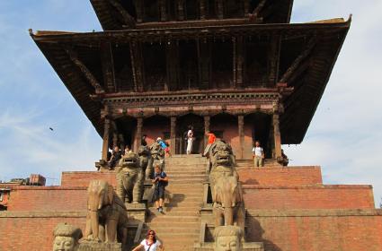 Lotus Çiçeğinin İçindeki Mücevher: Nepal  Lotus Çiçeğinin İçindeki Mücevher: Nepal