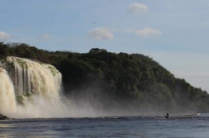 Canaima Ulusal Parkında Şelale Turu