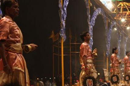 Varanasi ve Aarti Törenleri  Varanasi ve Aarti Törenleri