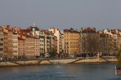 Köprülerin Renk Verdiği Lyon…