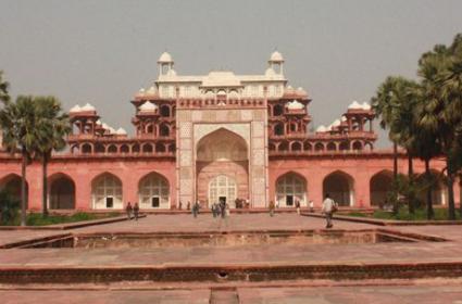 Agra&#039;ya Giriş: Sikandra Fort