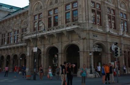 Mozart'la, Sisi'yle, Gustav Klimt'le Viyana  Mozart'la, Sisi'yle, Gustav Klimt'le Viyana