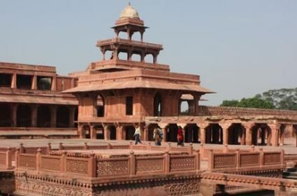 Fatehpur Sikri ve İlahi Din