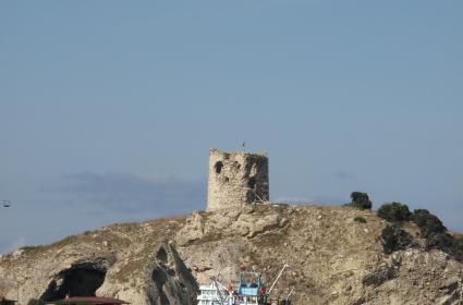 Kumlarına Uzanmaya Geldim: Faliraki 
