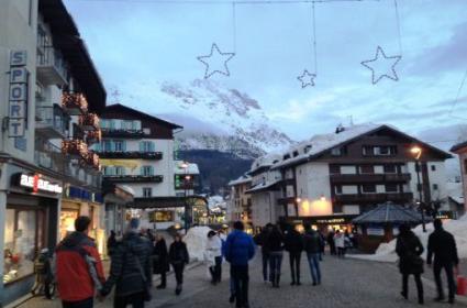 Dolomitlerin Kraliçesi: Cortina d'Ampezzo / Belluno  Dolomitlerin Kraliçesi: Cortina d'Ampezzo / Belluno