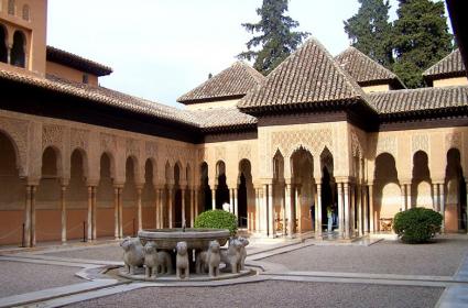 Granada'da Masalları Aratmayacak Bir Saray: El Hamra  Granada'da Masalları Aratmayacak Bir Saray: El Hamra