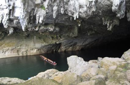 Laos Gezisinin En Heyecanlı Bölümü: Kong Lo Mağarası  Laos Gezisinin En Heyecanlı Bölümü: Kong Lo Mağarası