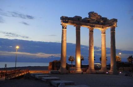 Hem Tarih Hem Doğa: Side 