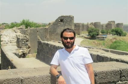 Didim&#039;de Defne Ağacının Altında 