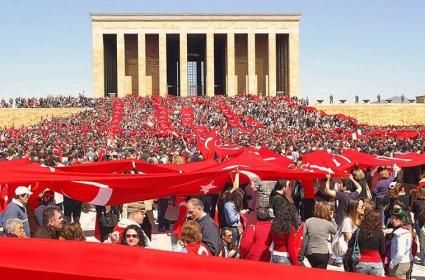 Ankara&#039;nın Pusunda Parlayan Tek Yer: Anıtkabir 