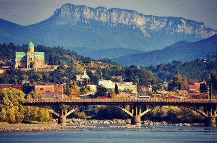 Yaşlı ve Tozlu Kent: Kutaisi  Yaşlı ve Tozlu Kent: Kutaisi