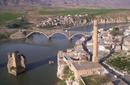 Bir Rehberin Gözünden: Hasankeyf - Malabadi Köprüsü  Bir Rehberin Gözünden: Hasankeyf - Malabadi Köprüsü