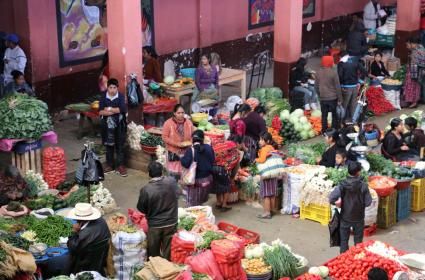 Orta Amerika'nın En Renkli Pazarı Chichicastenango Orta Amerika'nın En Renkli Pazarı Chichicastenango