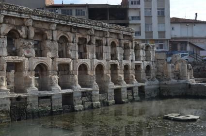Anadolu&#039;nun En Eski Termal Merkezlerinden Sarıkaya Roma Hamamı 