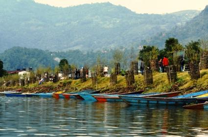 Katmandu'dan Pokhara'ya Yolculuk  Katmandu'dan Pokhara'ya Yolculuk