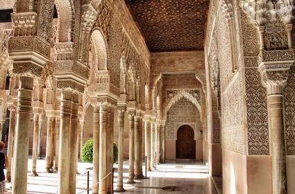 Granada'nın İncisi Elhamra Sarayı  Granada'nın İncisi Elhamra Sarayı