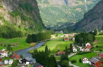 Flam Treni Yolculuğu ve Kjosfossen Şelalesi  Flam Treni Yolculuğu ve Kjosfossen Şelalesi