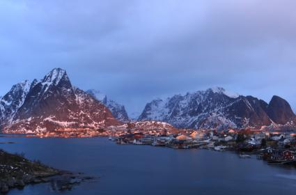 Kutup Işıkları ve Fiyortlar için Kış Mevsiminde Lofoten Adaları 