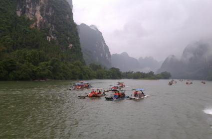Bir Başyapıt River Art Gallery - Guilin  Bir Başyapıt River Art Gallery - Guilin