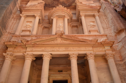 İKİ BİN YILLIK HAZİNE: PETRA  İKİ BİN YILLIK HAZİNE: PETRA